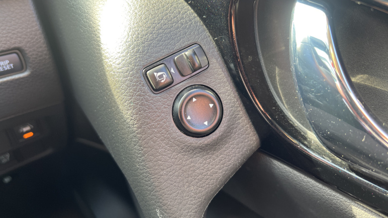 Nissan Qashqai 1.3 DiG-T N-Connecta 5dr [Glass Roof Pack] Petrol Hatchback